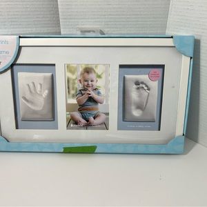 Pearhead Babyprints Deluxe Wall Frame, Reversible Pink & Blue Newborn Handprint